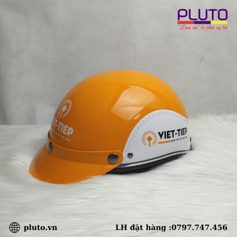 mũ bảo hiểm làm quà tặng